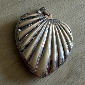 Vintage Sterling Silver Polised Ribbed Heart Locket 19.5 g